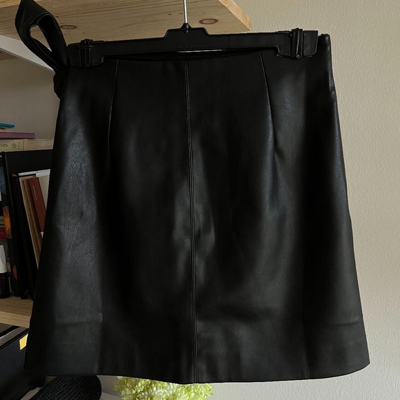 Mango Knot leather-effect mini skirt - Picture 2 of 5